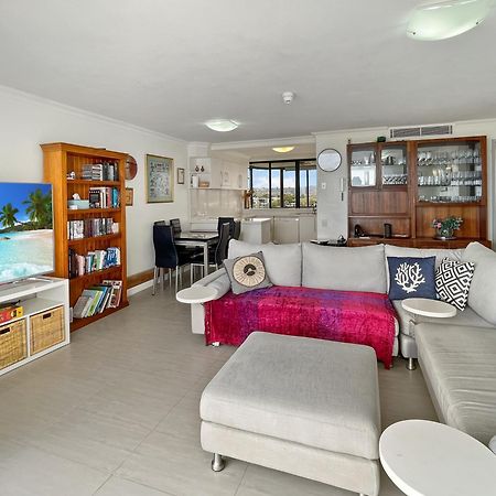 Relaxing Escape: Pool, Tennis Court, Garden Terrace & Water Views Apartment Maroochydore Luaran gambar