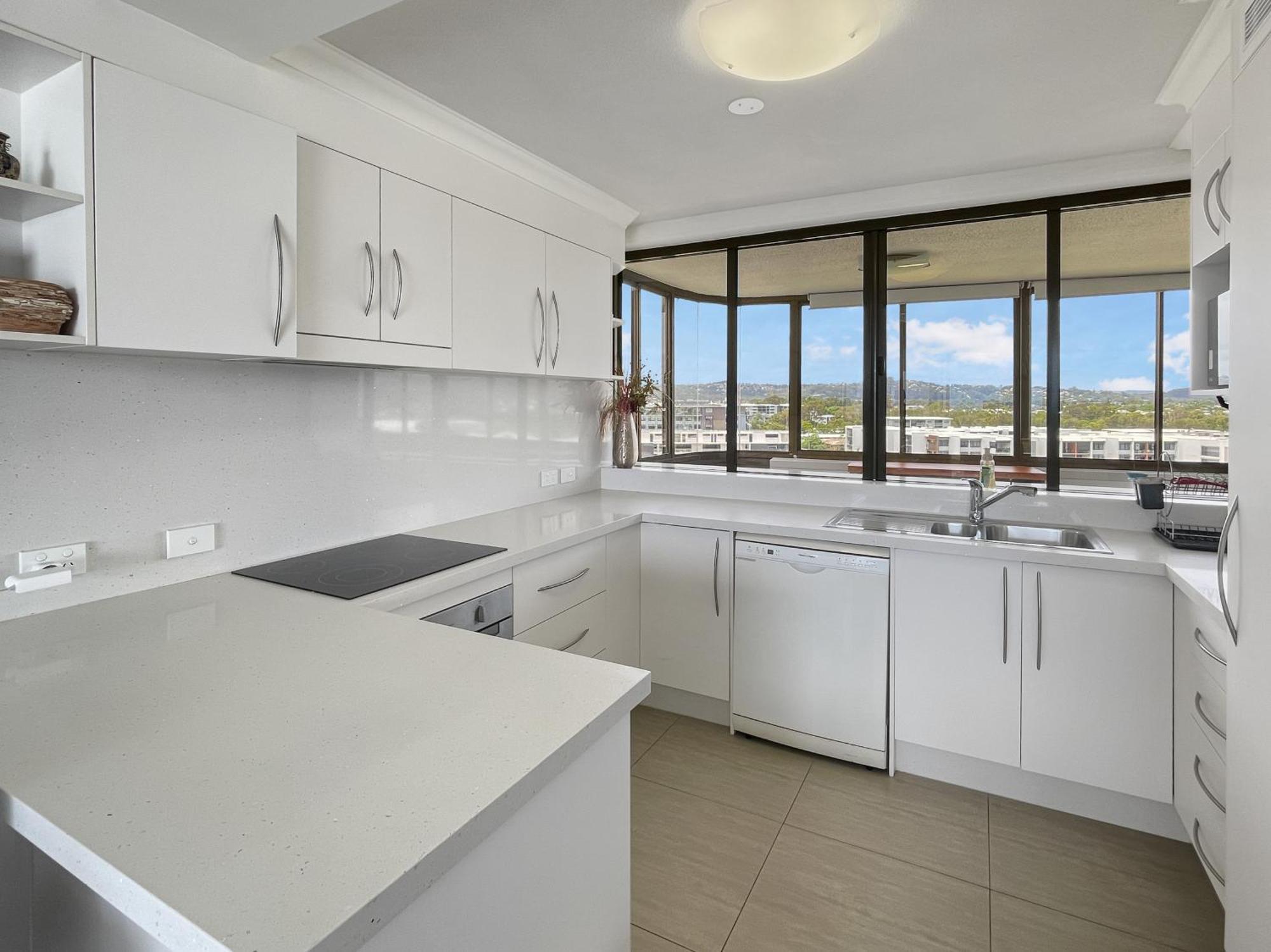 Relaxing Escape: Pool, Tennis Court, Garden Terrace & Water Views Apartment Maroochydore Luaran gambar