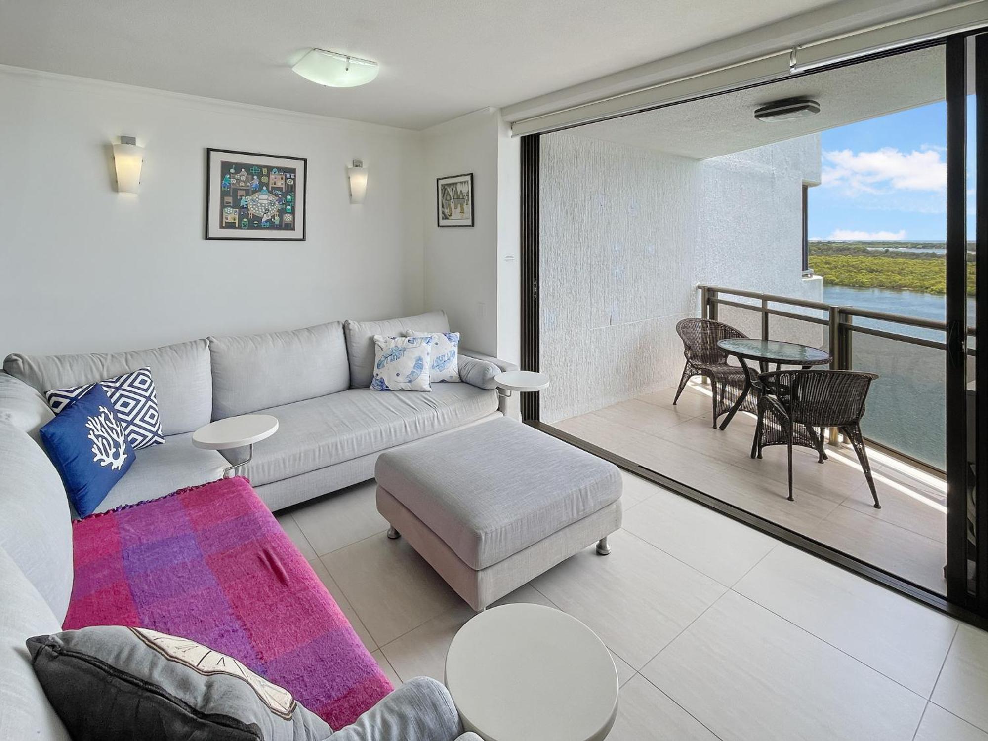 Relaxing Escape: Pool, Tennis Court, Garden Terrace & Water Views Apartment Maroochydore Luaran gambar